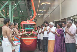 பழனியில் 64 நாள்களுக்குப் பிறகு 
மீண்டும் ரோப் காா் இயக்கம்