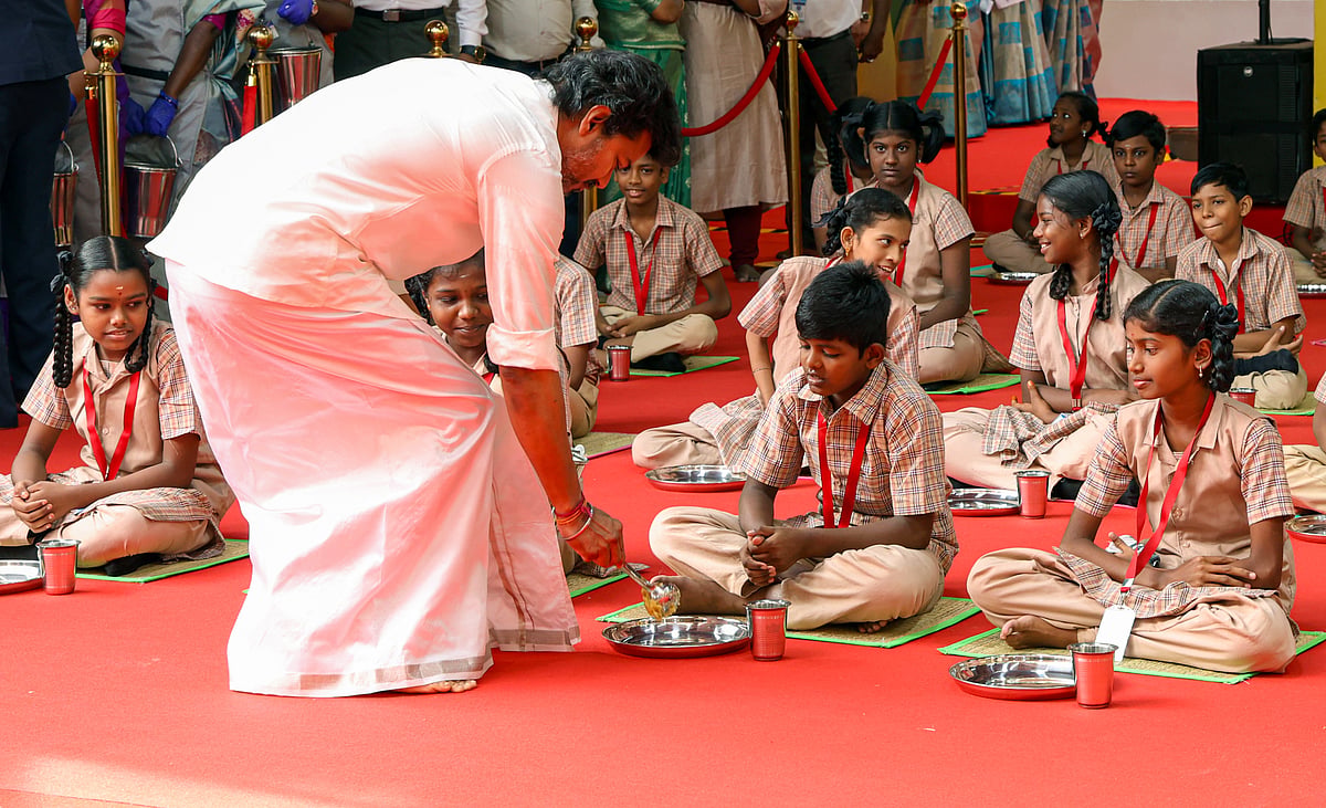 முதல் நாள் காலை உணவுத்திட்டத்தில் சாம்பார், வெண்பொங்கல், சர்க்கைப் பொங்கல் ஆகிய உணவுகள் பரிமாறப்பட்டன.
