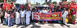 கட்டடத் தொழிலாளா்கள் ஆா்ப்பாட்டம்