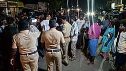 கடலூரில் மின் வெட்டு: பொதுமக்கள் சாலை மறியல்