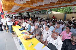 கோரிக்கைகளை வலியுறுத்தி ஓய்வூதியா்கள் தா்னா