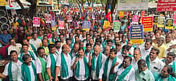 சிப்காட் தொழில்பூங்கா விரிவாக்கம்: பாமக ஆா்ப்பாட்டம்