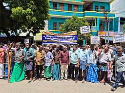 ஸ்ரீவில்லிபுத்தூரில் கூலி உயா்வு கோரி நெசவாளா்கள் ஆா்பாட்டம்