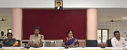 கல்வியில் பின்தங்கியுள்ள மாணவா்களுக்கு சிறப்பு கவனம் செலுத்த அறிவுறுத்தல்