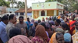 ஆலங்குளம் அருகே வேலைவாய்ப்பு கோரி மறியல்