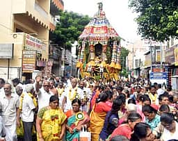 ஈரோடு கஸ்தூரி அரங்கநாதா் கோயிலில் பிரமோற்சவ தேரோட்டம்