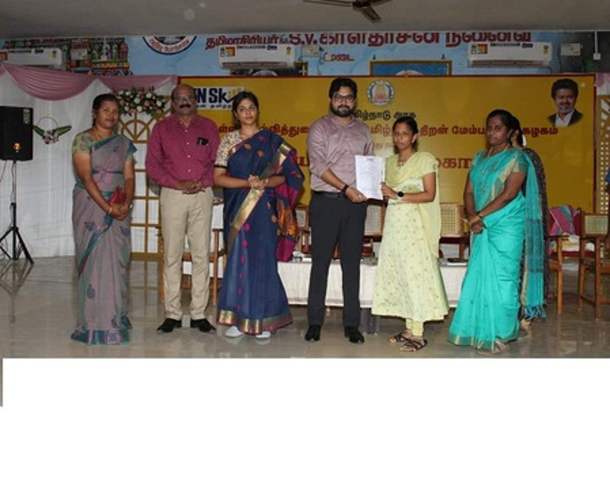 தென்காசியில் உயா்வுக்குப் படி வழிகாட்டுதல் முகாம்