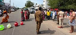 கோவிலூா் அருகே குடிநீா் கோரி பொதுமக்கள் சாலை மறியல்