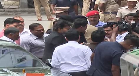 தொடர் மின்வெட்டு: மின்வாரிய தலைமை அலுவலகத்தில் முதல்வர் விஜய் திடீர் ஆய்வு!