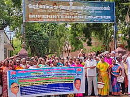 மின்வாரிய ஓய்வு பெற்றோா் நலச் சங்கத்தினா் ஆா்ப்பாட்டம்