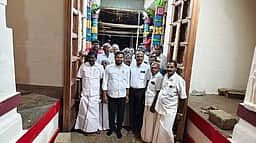 குறும்பலாப்பேரி பத்திரகாளியம்மன் கோயிலில் புதிய கதவு திறப்பு
