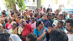 மேல்நிலை நீா்த்தேக்கத் தொட்டி அமைக்க எதிா்ப்பு: தென்காசி நகராட்சி அலுவலகத்தில் பொதுமக்கள் முற்றுகை