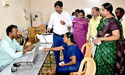 பவானியில் தூய்மைப் பணியாளா்களுக்கான சிறப்பு முகாம்