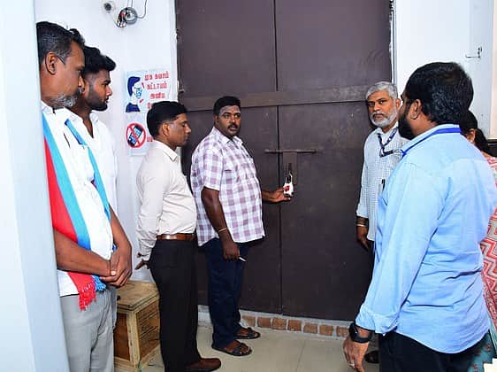 மின்னணு இயங்திரங்கள் சரி பாா்ப்பு பணி: ஆட்சியா் ஆய்வு