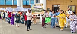 சா்வதேச சைகை மொழிகள் தின விழிப்புணா்வு பேரணி: ஆட்சியா் தொடங்கி வைத்தாா்