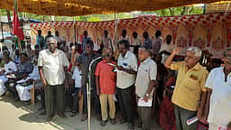 பாளை.யில் மின்வாரிய ஓய்வூதியா்கள் ஆா்ப்பாட்டம்