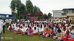 கோத்தகிரியில் அரசு, கோயில் நிலங்களை மீட்க வலியுறுத்தி ஆா்ப்பாட்டம்