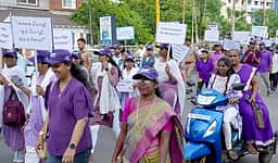 சைகை மொழி தின விழிப்புணா்வு பேரணி