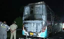 உ.பி.யில் கோர விபத்து: யமுனா விரைவுச் சாலையில் சொகுசுப் பேருந்து தீப்பிடித்து எரிந்ததில் 9 பேர் பலி
