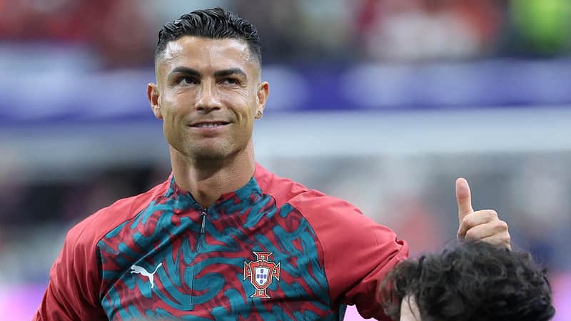 Portugal's forward #07 Cristiano Ronaldo gives a thumbs up as he warms up ahead of the 2026 World Cup round of 16 football match between Portugal and Spain at the Dallas Stadium in Arlington on July 6, 2026. (Photo by Thomas COEX / AFP)