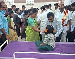 பல்லி விழுந்த உணவை சாப்பிட்ட 40 மாணவ, மாணவிகளுக்கு வாந்தி, மயக்கம்