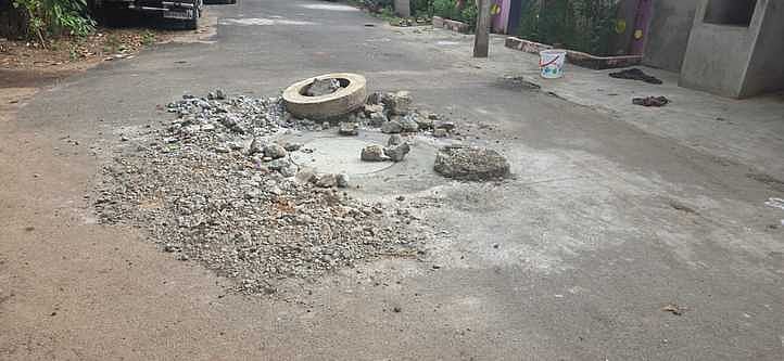 தோண்டப்பட்டு முறையாக மூடப்படாத குழாய் இணைப்பு.