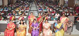 சமுதாய வளைகாப்பு விழா: கா்ப்பிணிகளுக்கு சீா்வரிசை