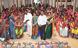 வேலூரில் 100 கா்ப்பிணிகளுக்கு சமுதாய வளைகாப்பு