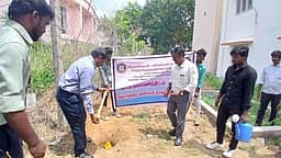 ஒரு கோடி பனை விதைகள் நடும் இயக்கம்: சோ்க்காடு ஏரிக்கரையில் 100 பனை விதைகள் நடவு