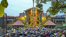 சபரிமலை ஐயப்பன் கோயிலில் பரபரப்பு... 56 சவரன் தங்க கிரீடம் திருட்டு!