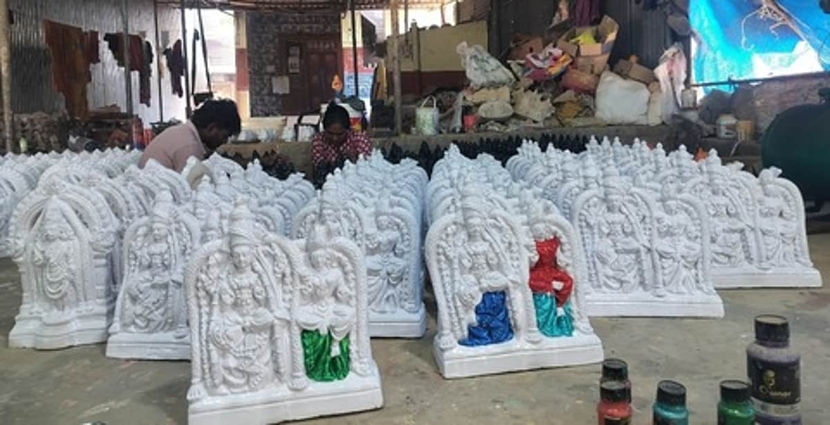 நவராத்திரி விழா: கொலு பொம்மைகள் தயாரிப்புப் பணி மும்முரம்