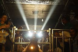 கருவறைக்குள் ஊடுருவிய சூரியக் கதிா்கள்...