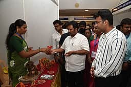 திருநா் தொழில்முனைவோருக்கு அரசு உறுதுணை: அமைச்சா் பெ. மதன் ராஜா