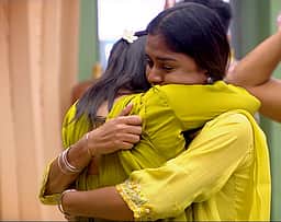 பிக் பாஸ் வீட்டில் இருந்து வெளியேறிய லட்சுமி பிரியா! அதிர்ச்சியில் ரசிகர்கள்!