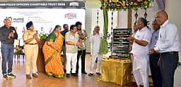 கல்வியுடன் ஒழுக்கம் இருந்தால் எந்த உயரத்தையும் அடையலாம்: 
நடிகா் சிவகுமாா்