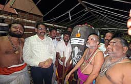திருவண்ணாமலை அருணாசலேஸ்வரா் கோயிலுக்கு வந்தது அஸ்ஸாம் மாநில குட்டி யானை