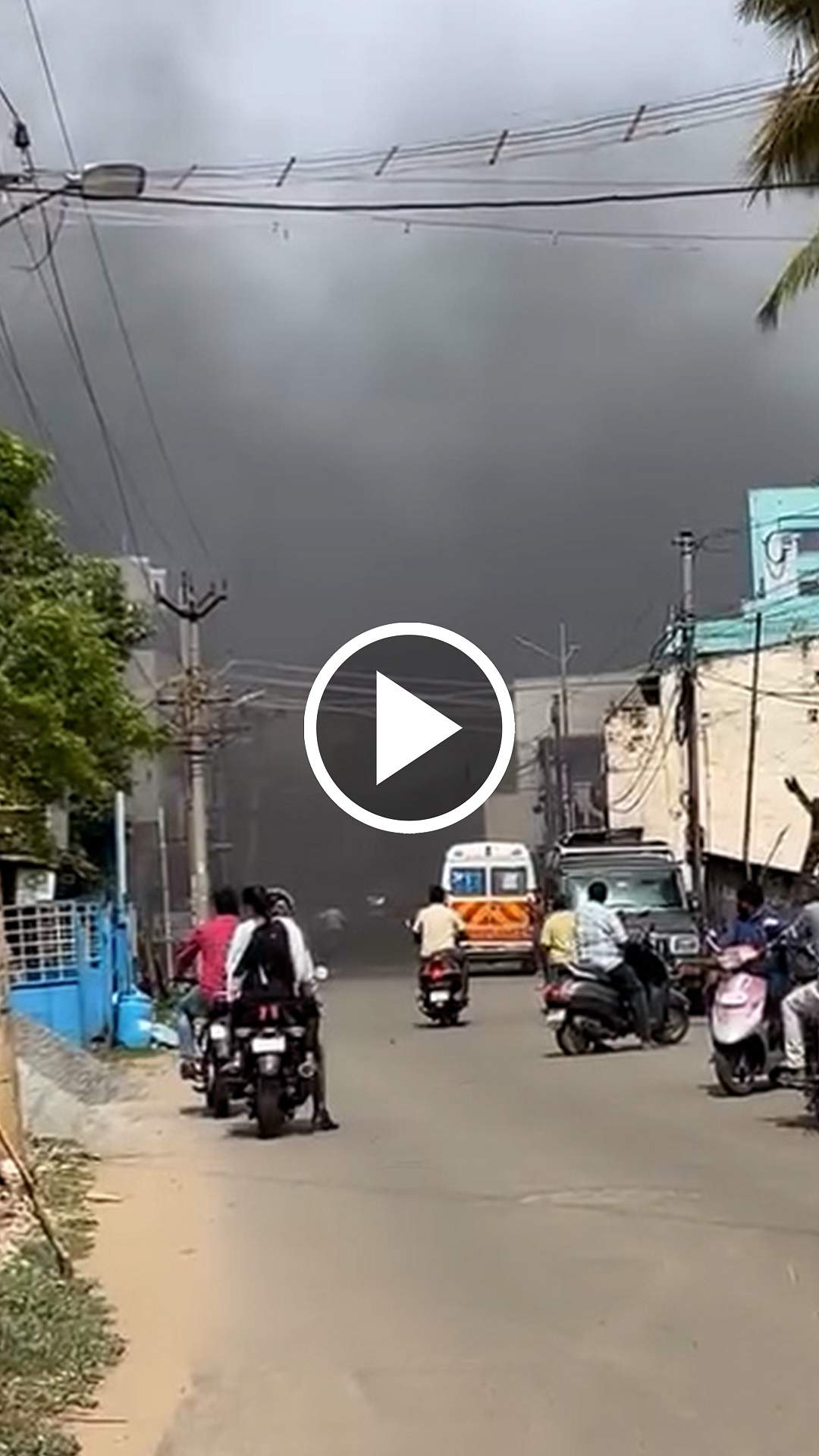 தனியார் வாகன பழுதுபார்க்கும் கடையில் தீ விபத்து! போக்குவரத்து பாதிப்பு! | CBE