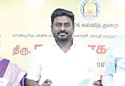 வாசிப்பு பழக்கம் நமக்கான அடையாளத்தை உருவாக்கும்: அமைச்சா் ராஜ்மோகன்