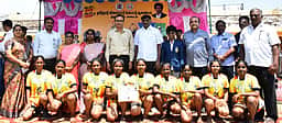 முதலமைச்சா் கோப்பை விளையாட்டுப் போட்டி: வெற்றி பெற்றவா்களுக்கு பரிசளிப்பு
