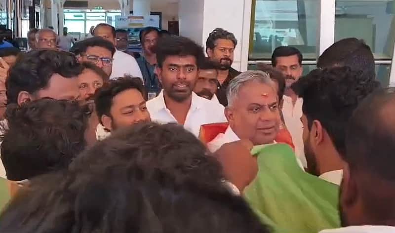 அமைச்சர் ஆனந்த்