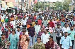 பௌா்ணமி: திருவண்ணாமலையில் 5 லட்சம் பக்தா்கள் கிரிவலம்