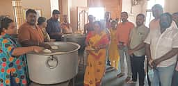 பெரிய ஆஞ்சனேயா் கோயிலில் கோ பூஜை, அன்னதானம்