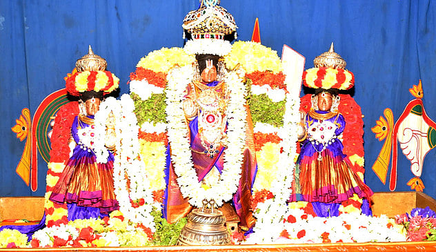 ஸ்ரீதேவி, பூதேவி உடனுறையாக அருள்பாலித்த கள்ளக்குறிச்சி ஸ்ரீதில்லை கோவிந்தராஜப் பெருமாள்.