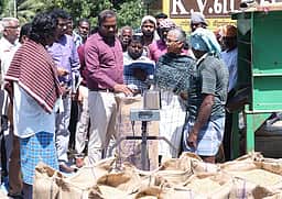 நெல் கொள்முதல் நிலையங்களில் லஞ்சம் வாங்கினால் கடும் நடவடிக்கை: கூட்டுறவுத்துறை செயலா் பெ. அமுதா எச்சரிக்கை
