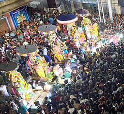 கூடலழகா் பெருமாள் கோயிலில் 5 கருட சேவை