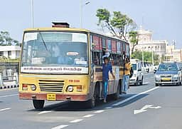 சிவகங்கை மாவட்டத்தில் அரசுப் பேருந்துகள் பற்றாக்குறையால் பொதுமக்கள் அவதி