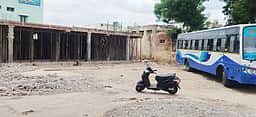 பேர்ணாம்பட்டு புதிய பேருந்து நிலையத்தில் கடைகள்: அகற்ற கோரிக்கை!