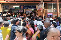 மதுரை மீனாட்சி சுந்தரேசுவரா் கோயிலில் ஒரு லட்சம் பக்தா்கள் தரிசனம்