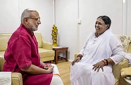 மோதல்களுக்குத் தீா்வுகாண மனிதநேயமே தேவை: குடியரசு துணைத் தலைவர்