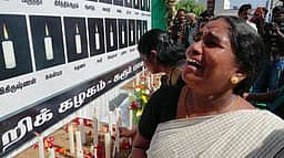 கரூா் சம்பவம் முதலாமாண்டு நினைவு நாள் உயிரிழந்த 41 பேருக்கு தவெகவினா், உறவினா்கள் அஞ்சலி